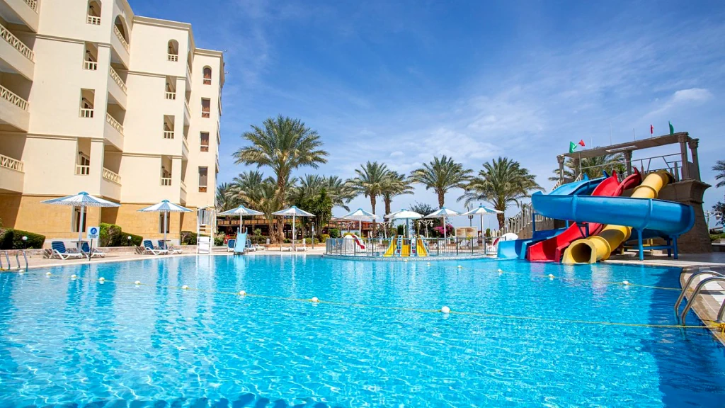 الفندق إيه أم سى رويال - الغردقة